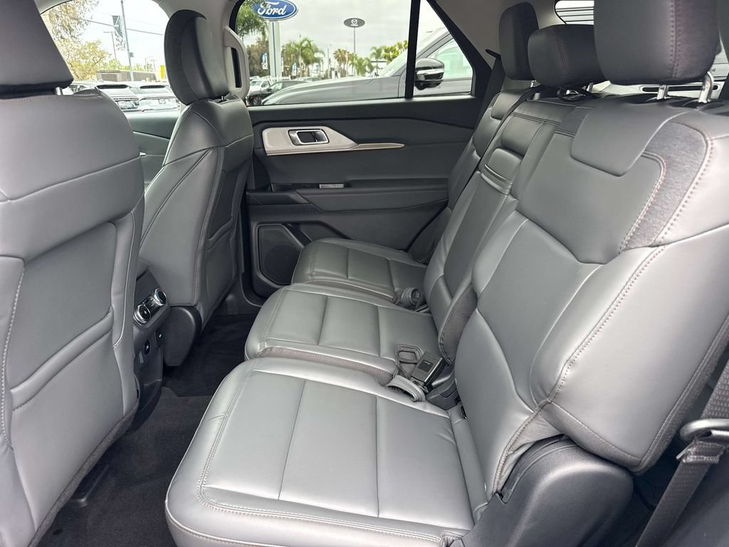 Used 2025 Ford Explorer Active w/ Active Comfort Package RWD image 11