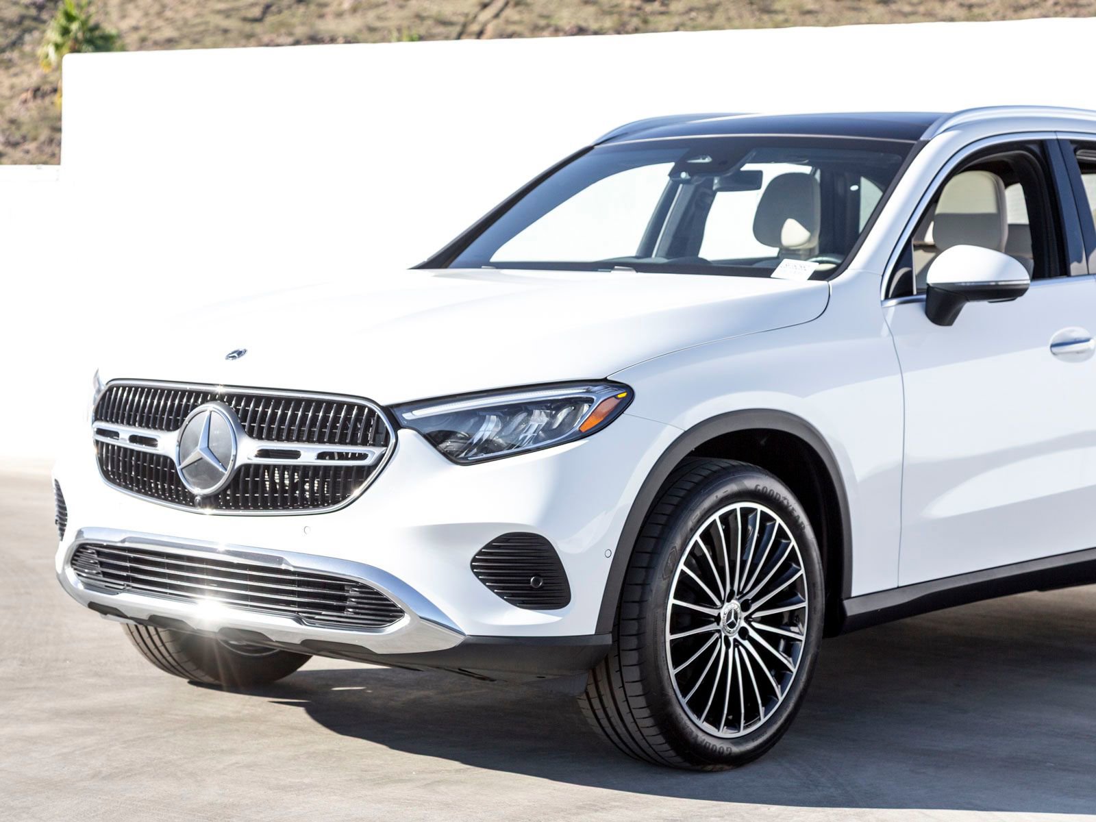 Used 2025 Mercedes-Benz GLC 300 image 6