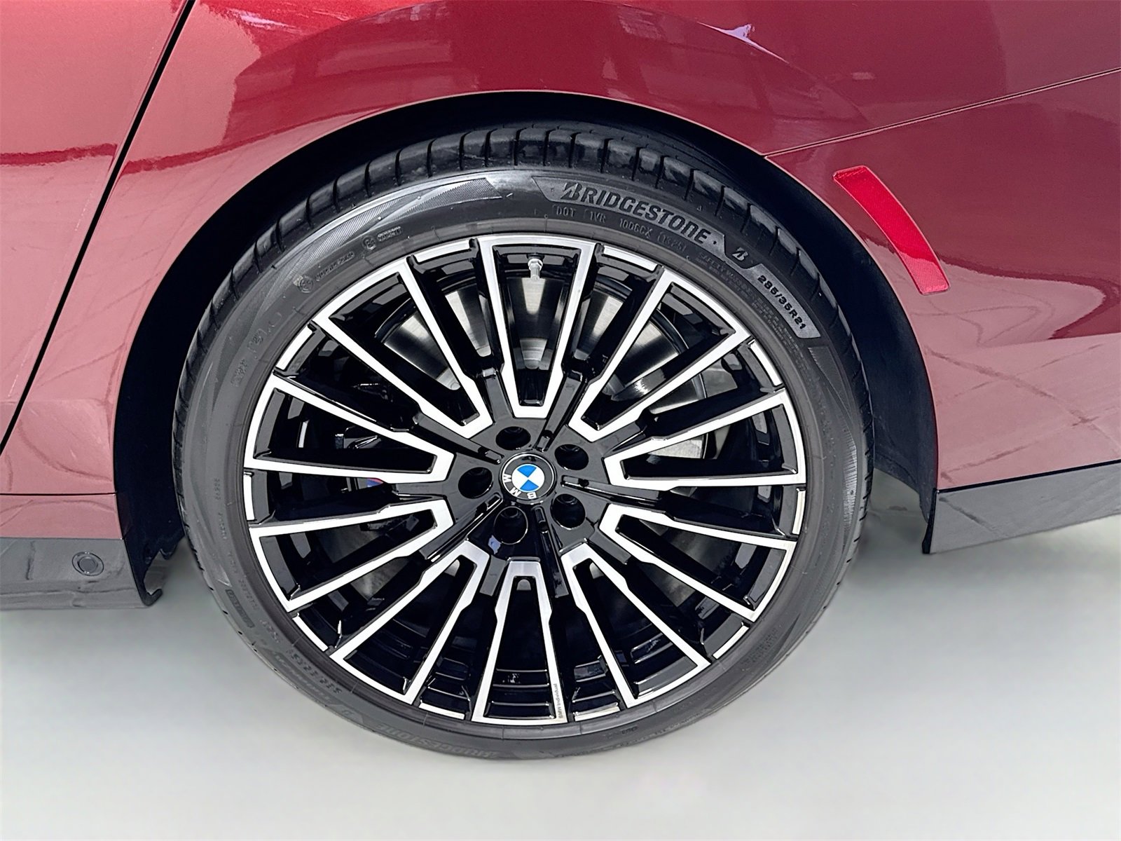 Used 2025 BMW 760i xDrive w/ Executive Package image 9