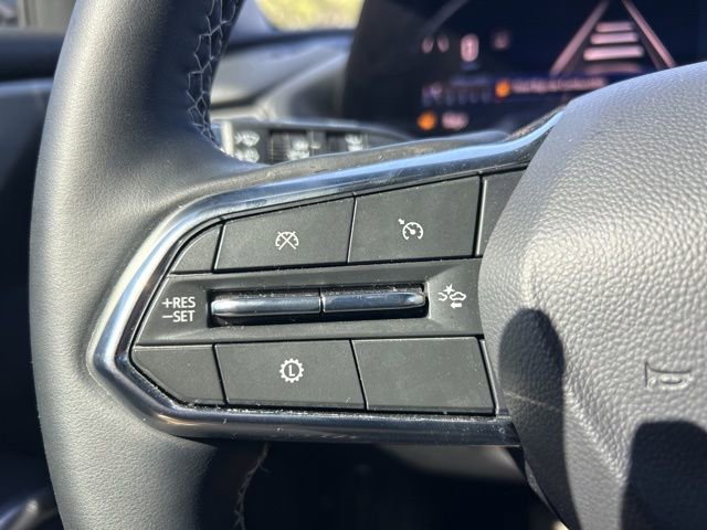 Used 2025 Chevrolet Traverse LT w/ Driver Confidence Package image 20