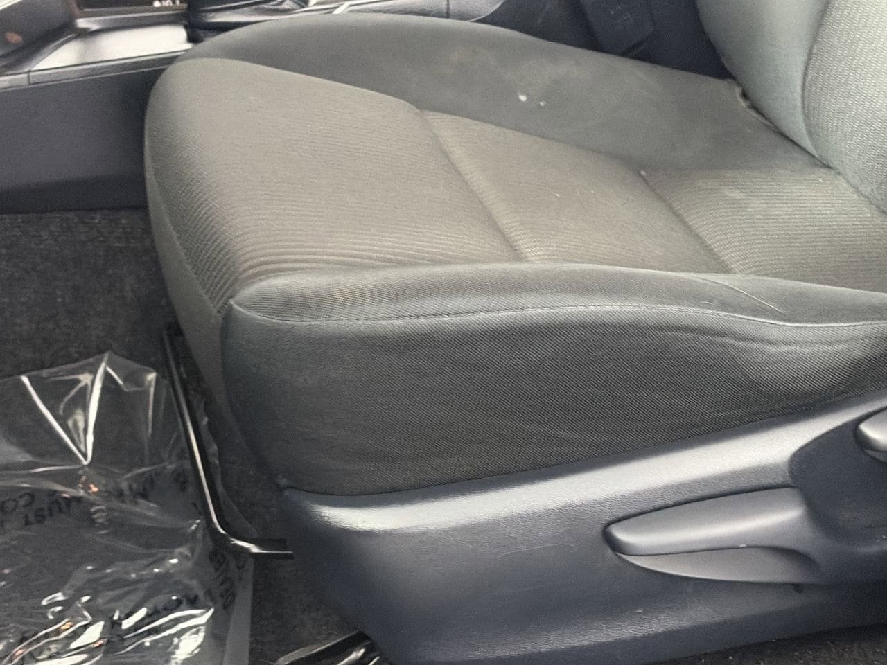 Used 2018 Toyota RAV4 LE w/ Carpet Mat Package FWD image 17