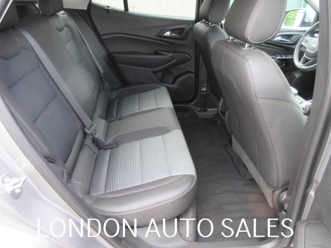 Used 2026 Chevrolet Trax LT FWD image 15