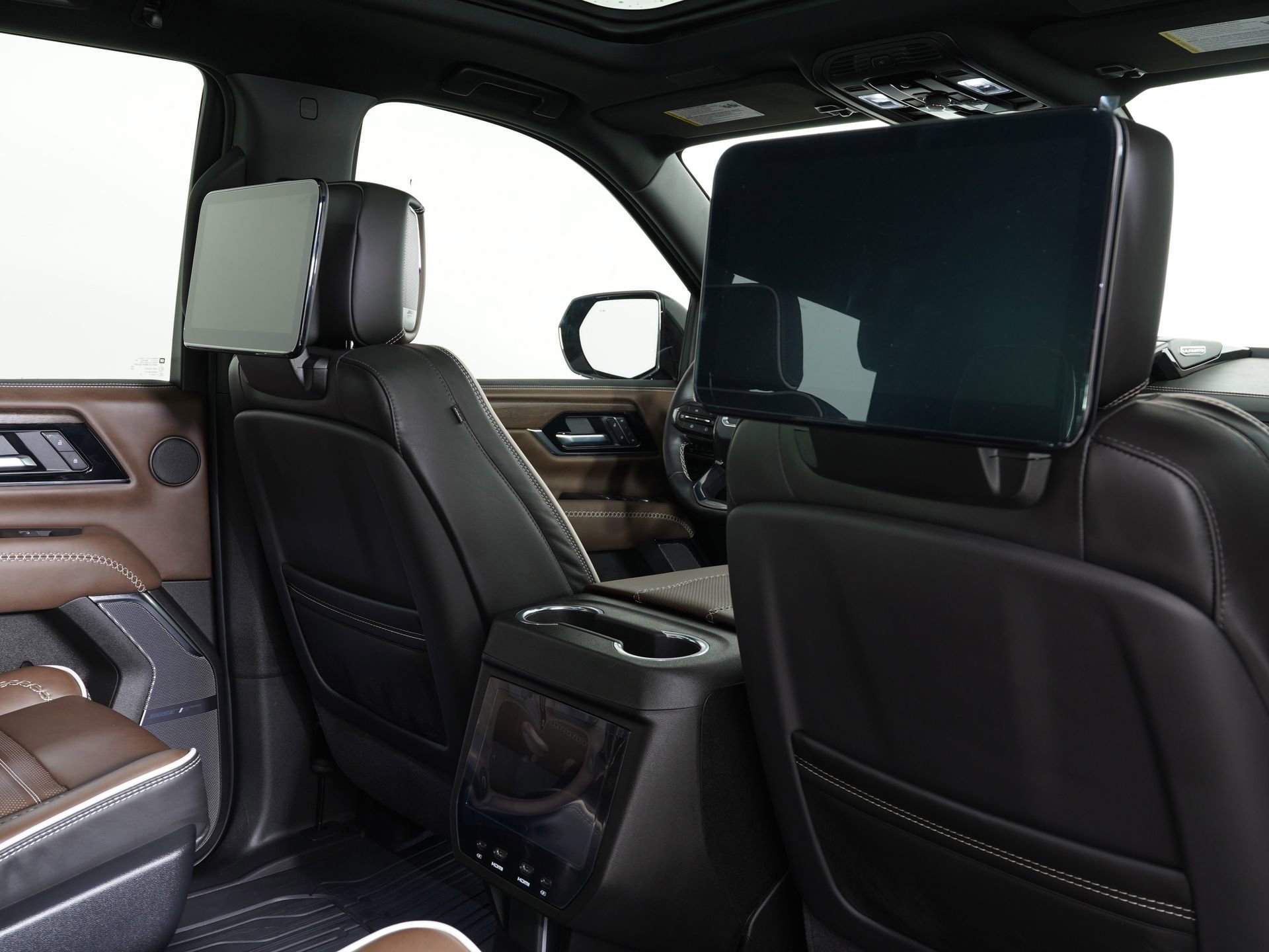 Used 2026 GMC Yukon Denali Ultimate w/ LPO, Illumination Package AWD/4WD image 11