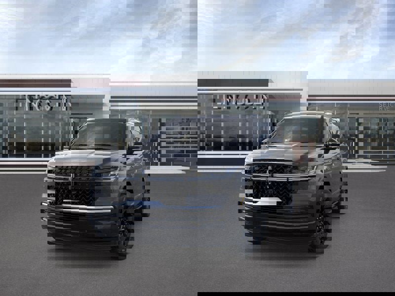 New 2025 Lincoln Navigator Reserve w/ Jet Appearance Package image 3