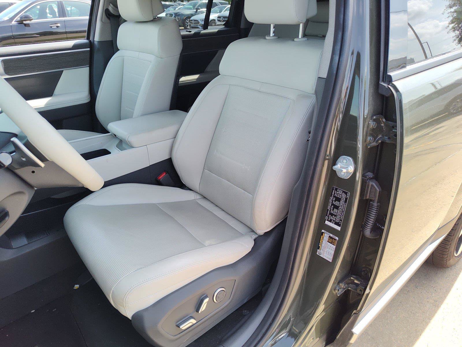 Used 2024 Hyundai Santa Fe Limited FWD image 18