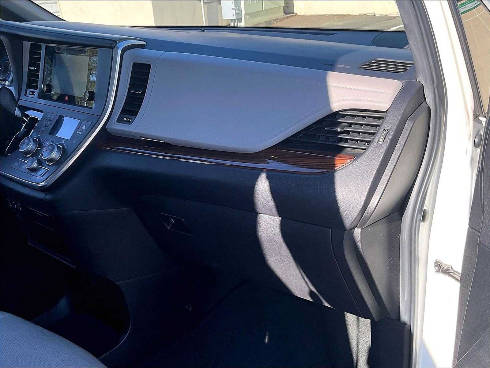 Used 2016 Toyota Sienna Limited FWD image 18