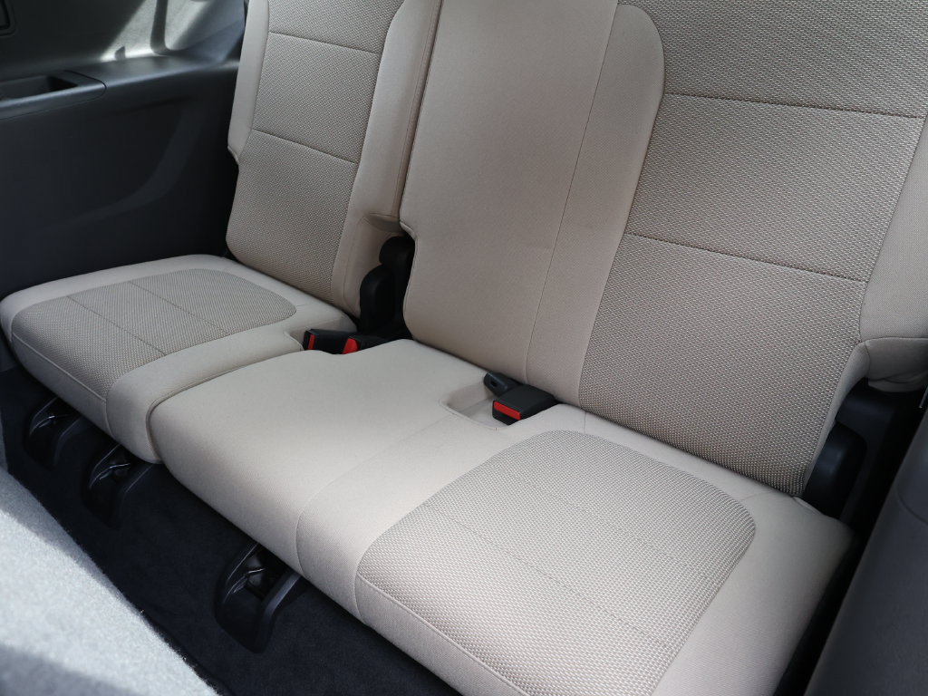 Used 2023 Chevrolet Traverse LS FWD image 16