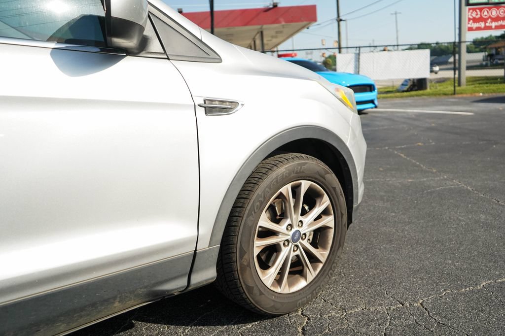 Used 2017 Ford Escape SE FWD image 18