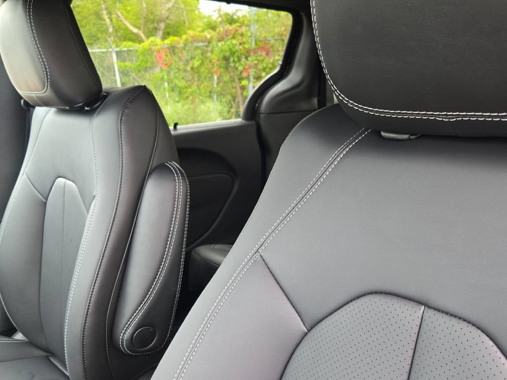 New 2027 Chrysler Pacifica Select FWD image 31