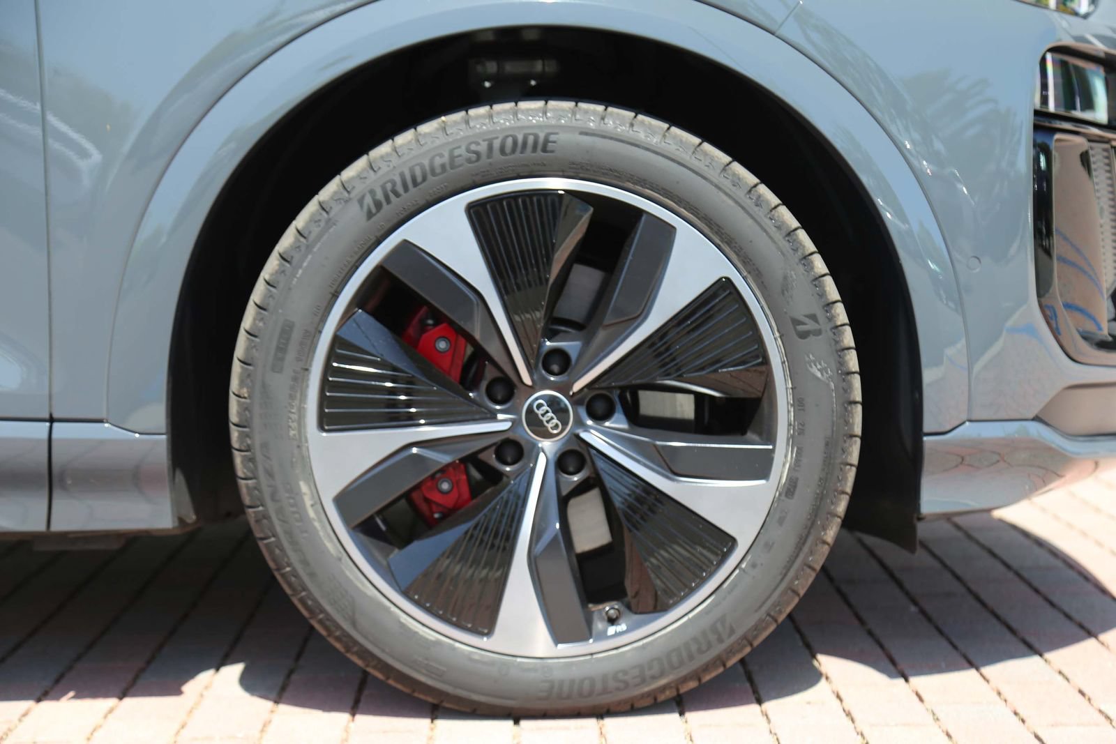 Certified 2025 Audi SQ6 e-tron Prestige AWD/4WD image 10