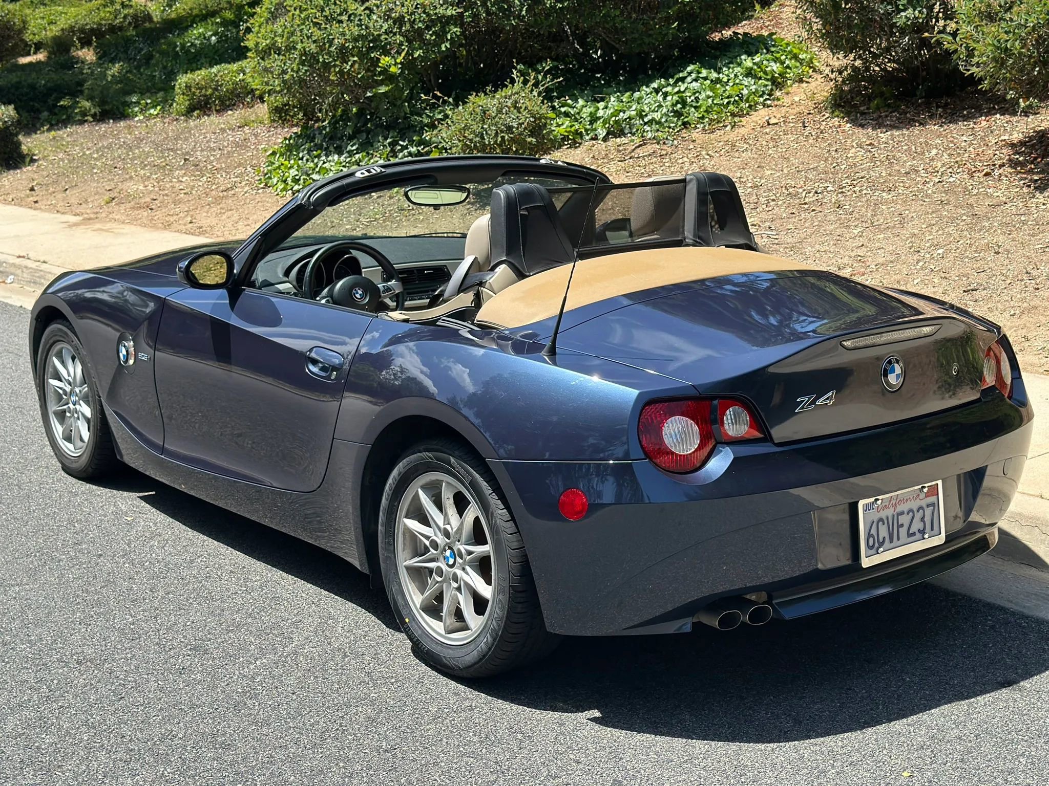 Used 2005 BMW Z4 2.5i RWD image 3