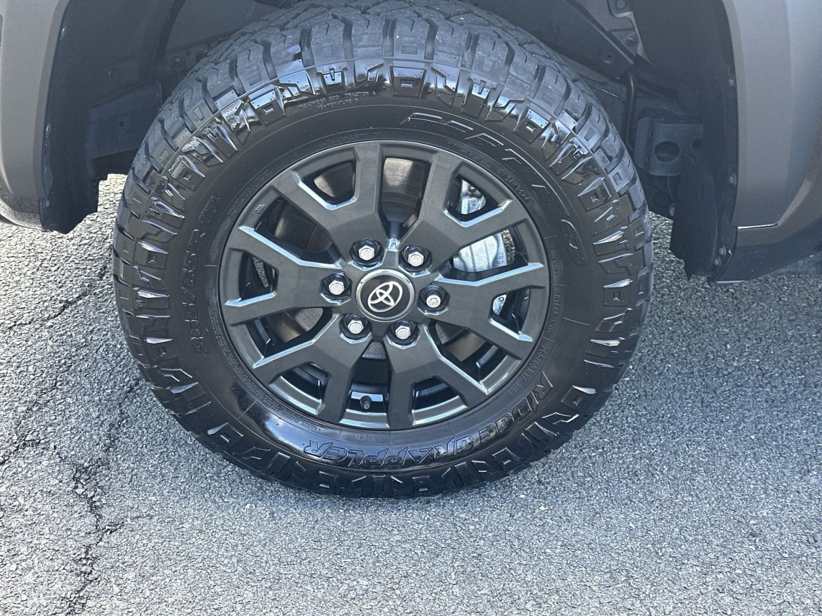 Used 2025 Toyota 4Runner SR5 AWD/4WD image 13