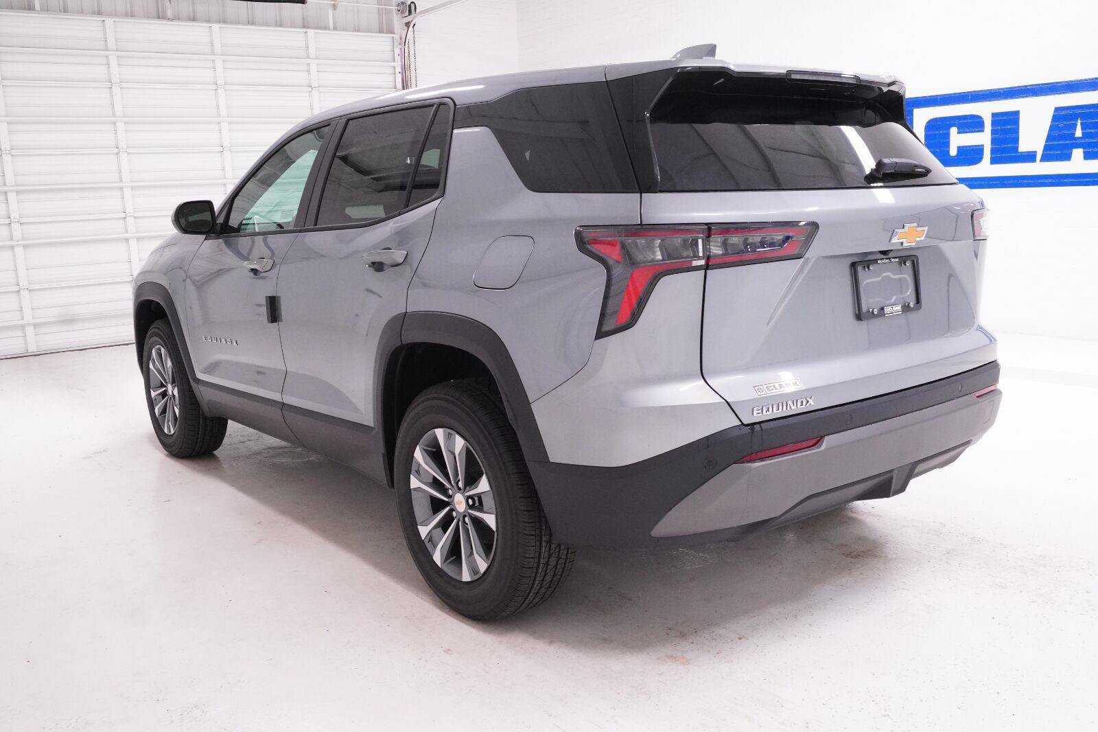 New 2027 Chevrolet Equinox LT FWD image 33