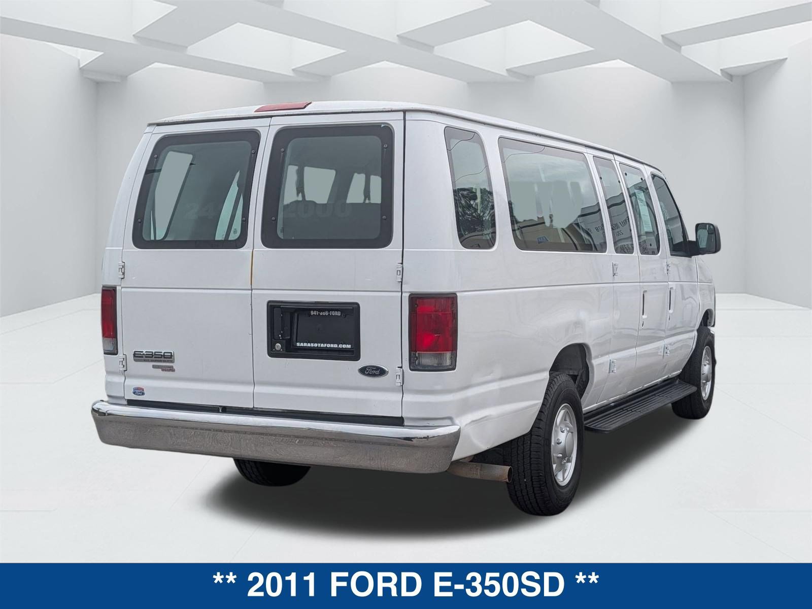 Used 2011 Ford E-350 and Econoline 350 XLT image 4