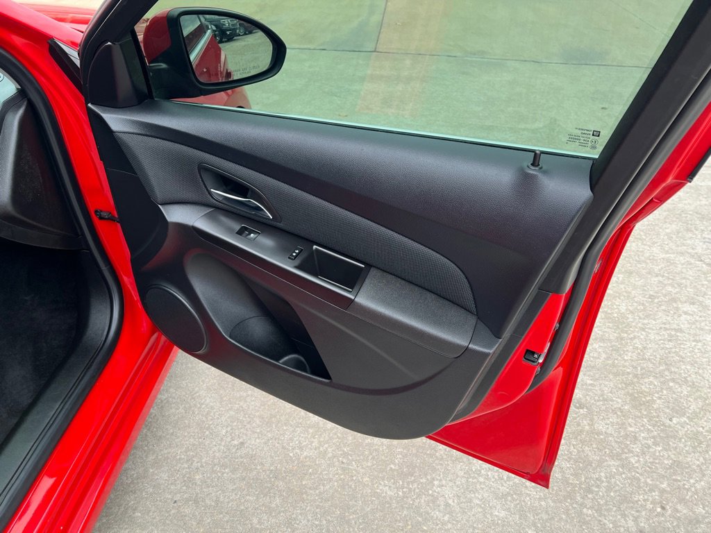 Used 2016 Chevrolet Cruze LT image 10