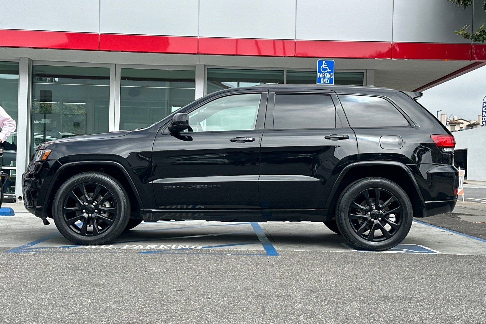 Used 2018 Jeep Grand Cherokee Altitude image 7