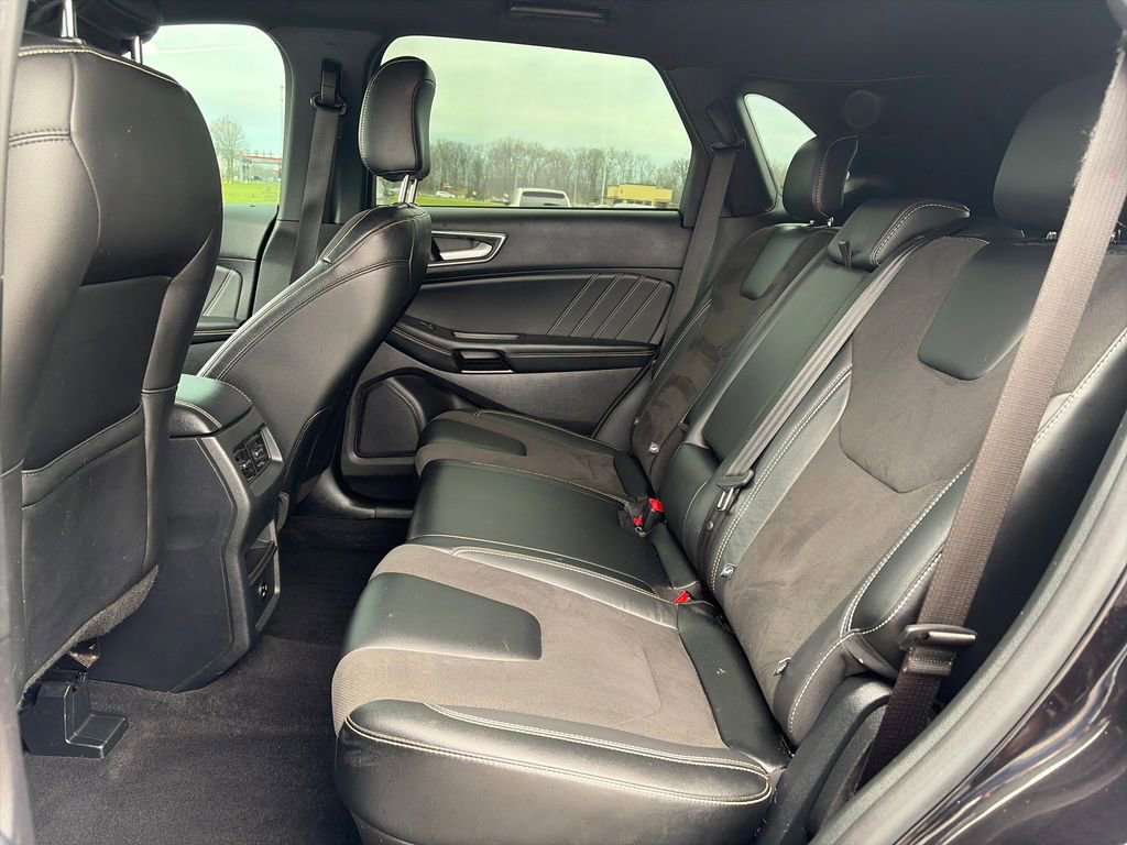 Used 2021 Ford Edge ST image 29