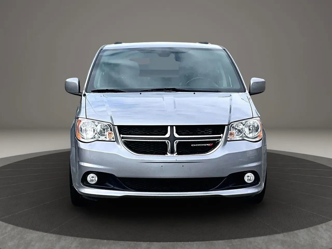 Used 2020 Dodge Grand Caravan SXT image 3
