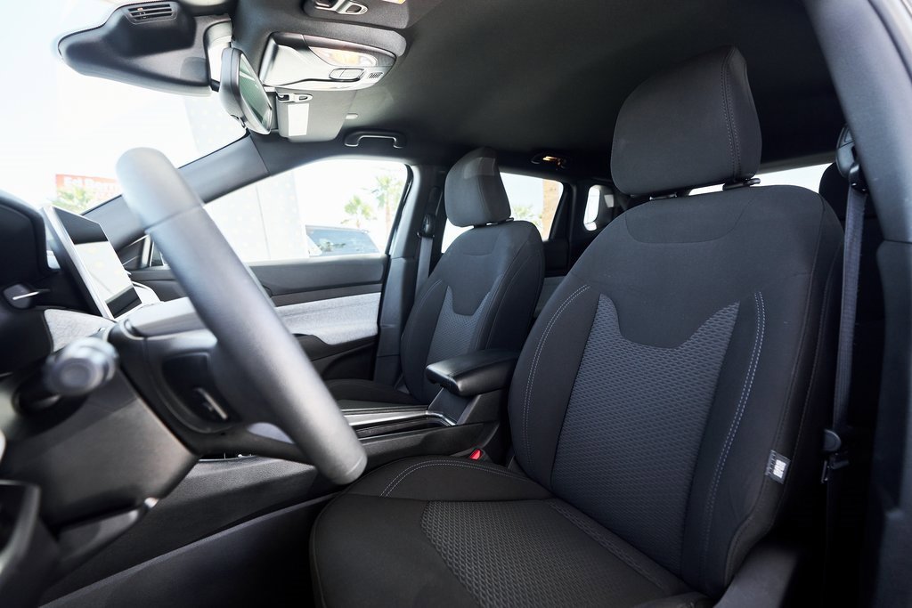 Used 2023 Jeep Compass Sport image 29