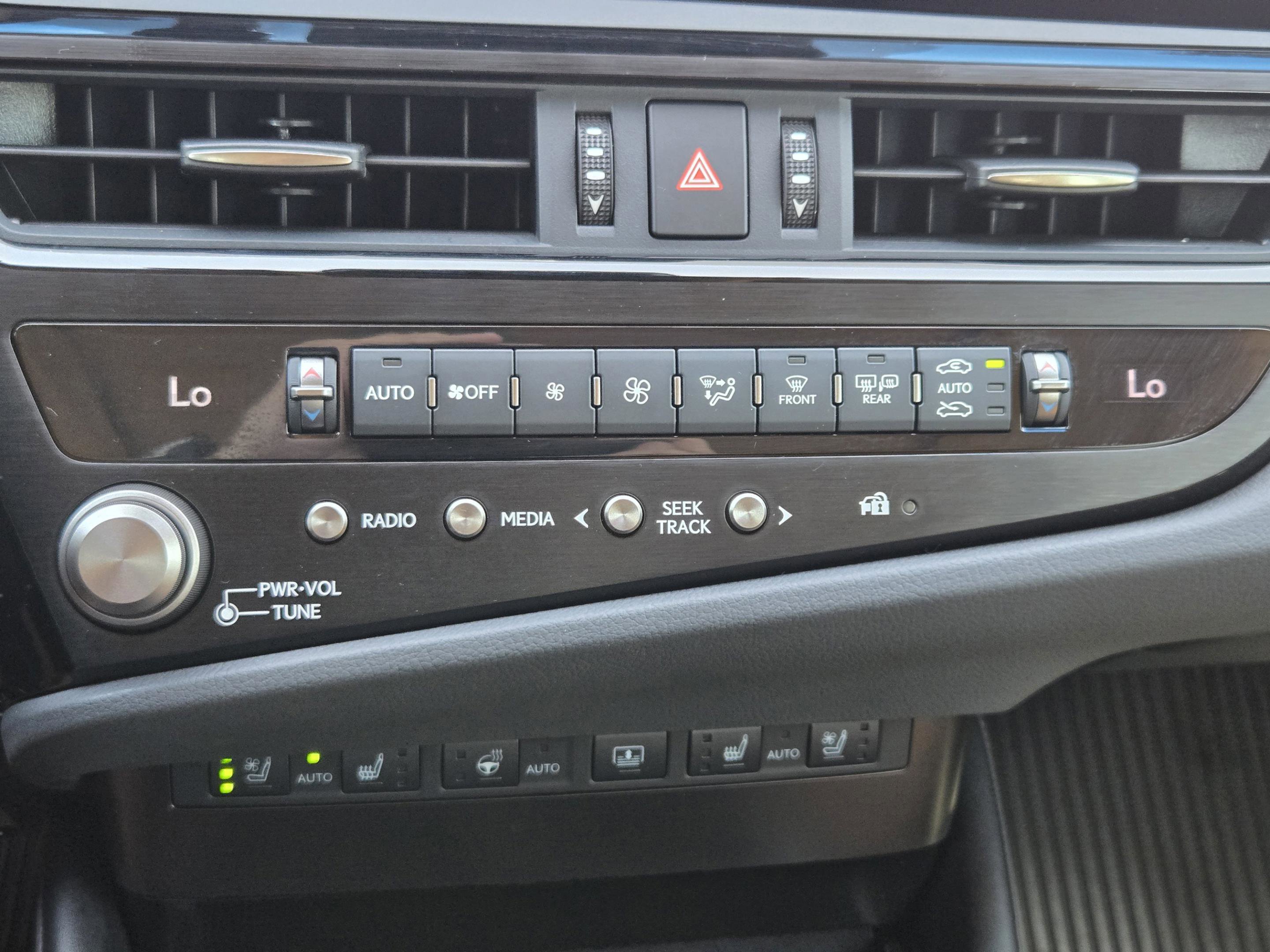 Used 2025 Lexus ES 350 Ultra Luxury w/ Accessory Package (Z2) image 10