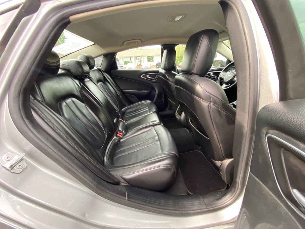 Used 2017 Chrysler 200 Limited Platinum FWD image 31