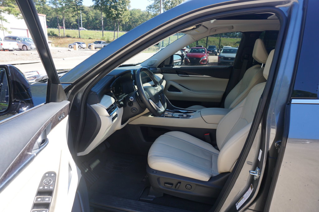 Used 2023 INFINITI QX60 Sensory w/ Cargo Package AWD/4WD image 2