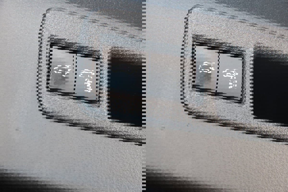 Used 2023 Toyota Venza XLE image 46