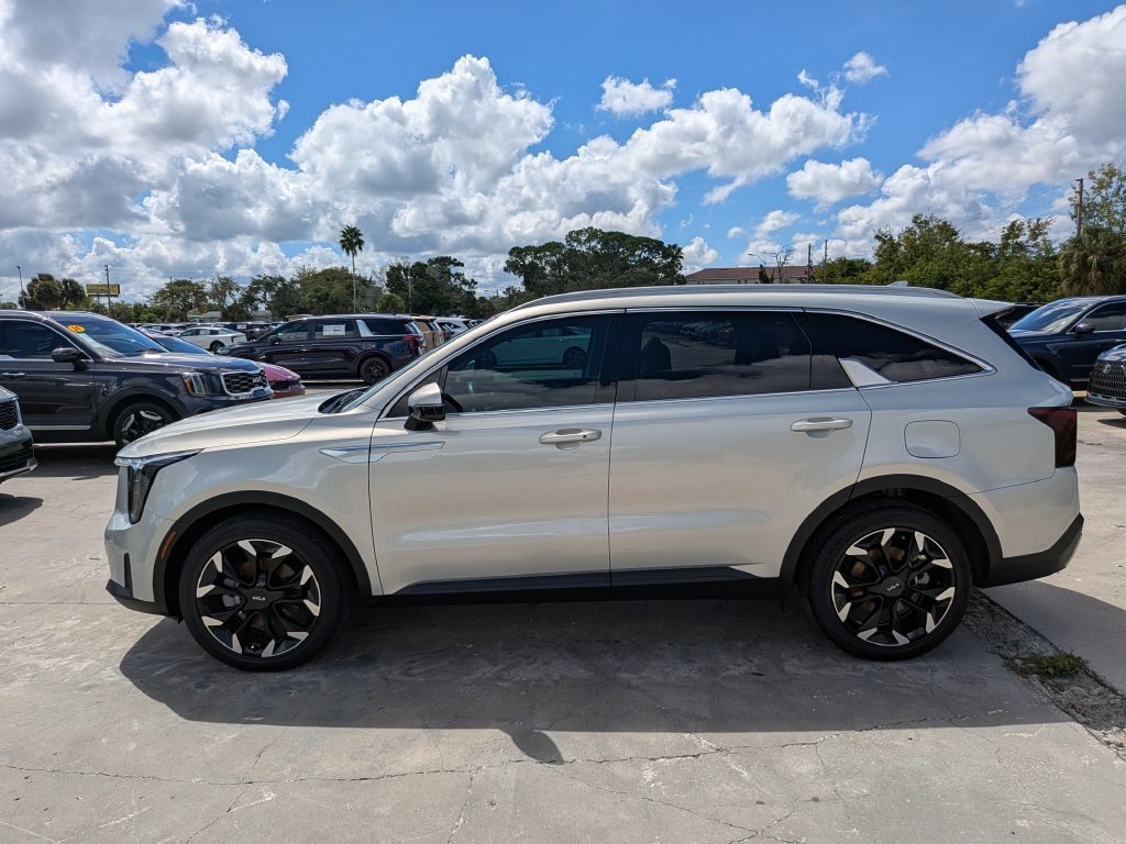 Certified 2026 Kia Sorento EX w/ EX Premium Package FWD image 5