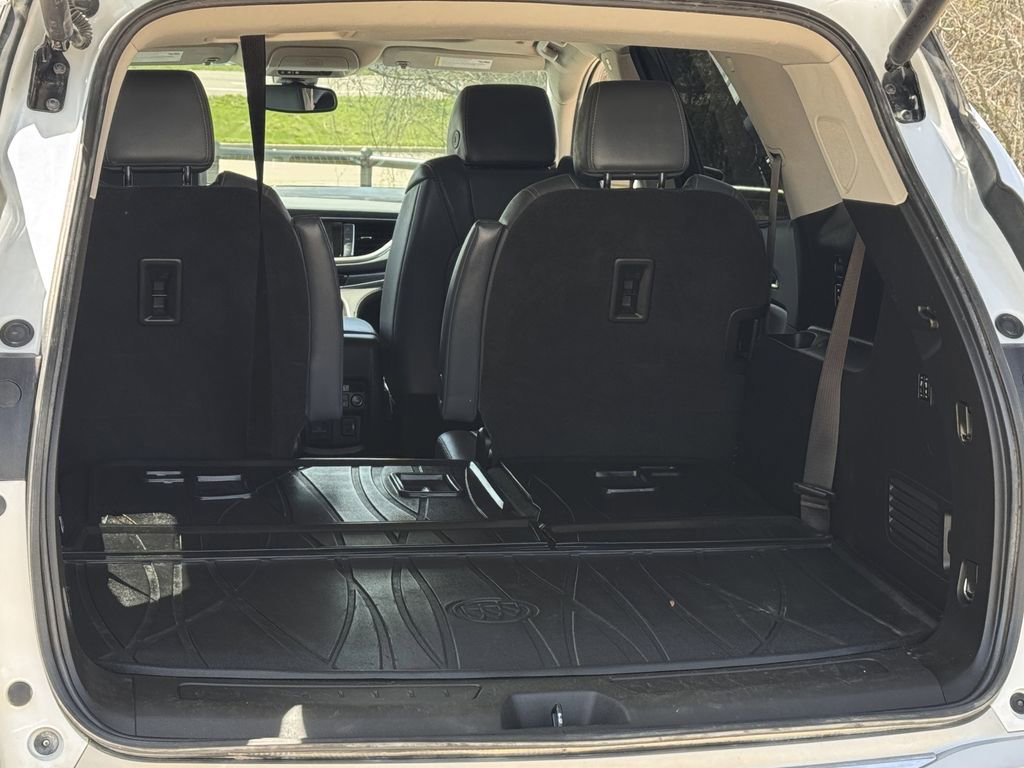 Used 2021 Buick Enclave Premium w/ Sun and Sites Package AWD/4WD image 30