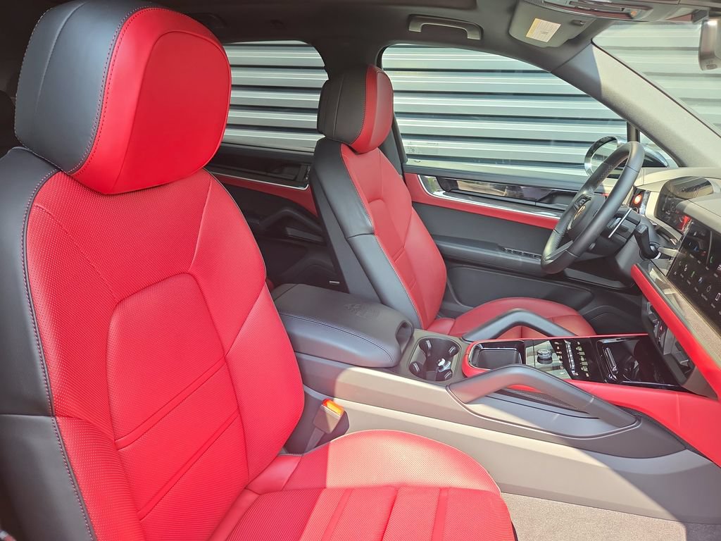 Certified 2025 Porsche Cayenne E-Hybrid AWD/4WD image 19
