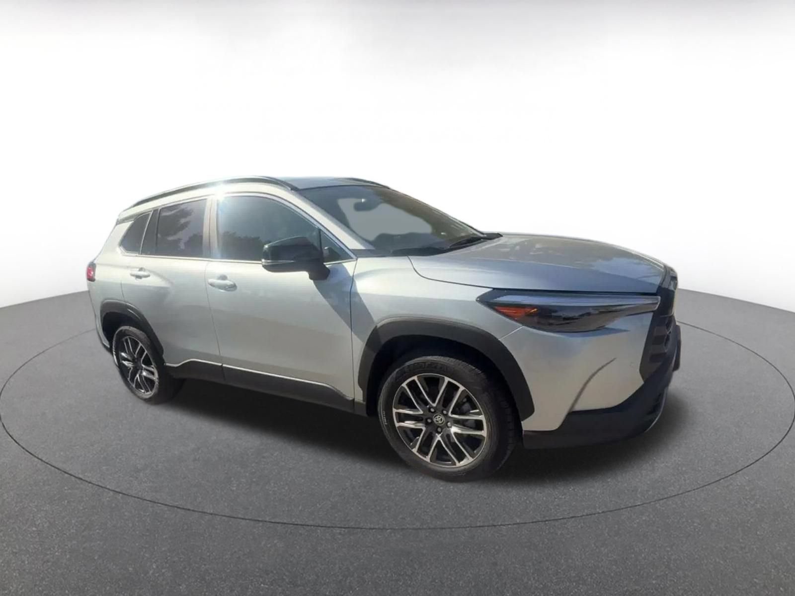 Used 2026 Toyota Corolla Cross XLE FWD video 2