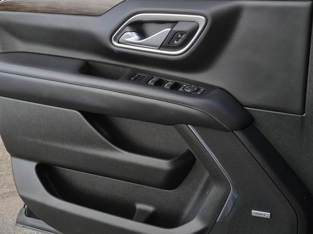 Used 2021 Chevrolet Suburban Z71 w/ Z71 Signature Package image 31