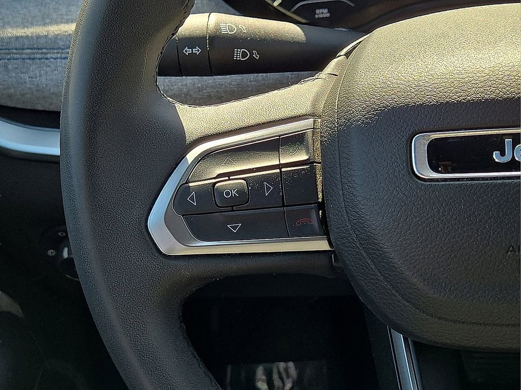 Used 2024 Jeep Compass Latitude image 19