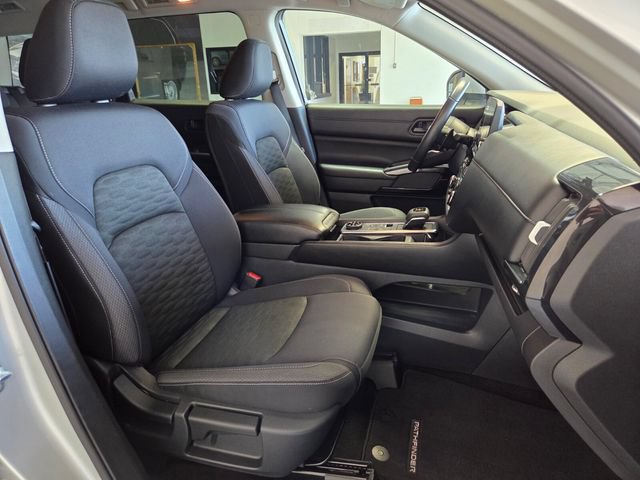 Used 2025 Nissan Pathfinder SV AWD/4WD image 21