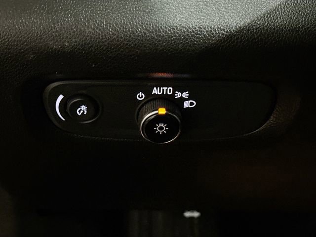 Used 2023 Chevrolet Traverse LT image 11