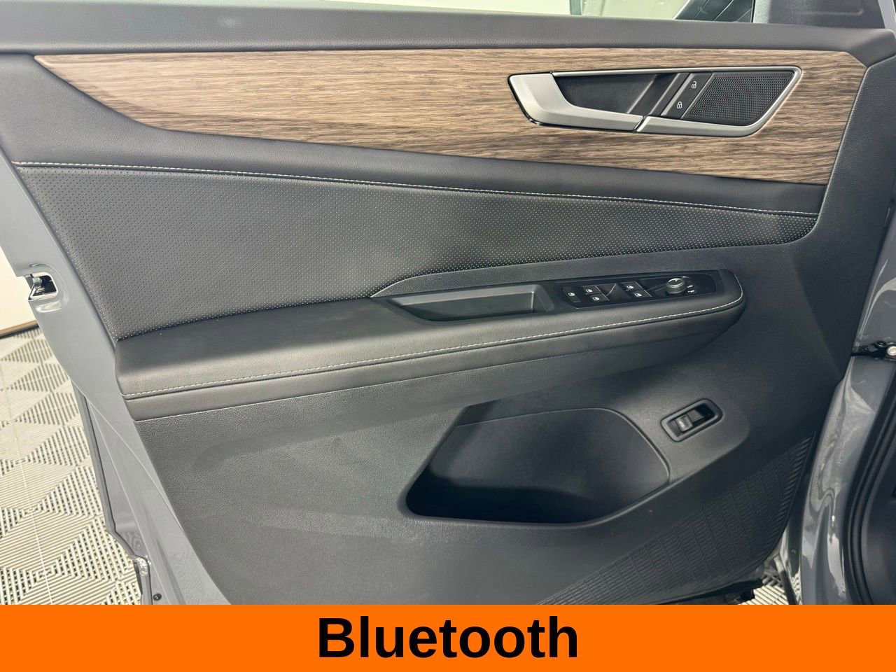 Used 2025 Volkswagen Atlas SEL image 9