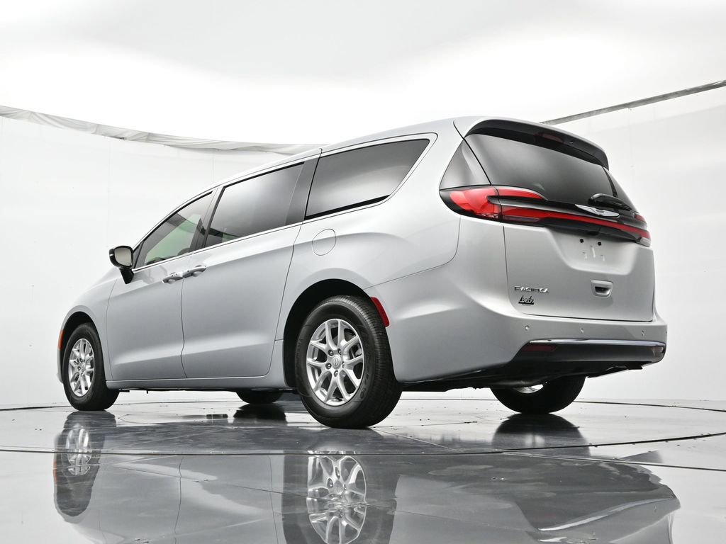 New 2026 Chrysler Pacifica Select FWD image 24