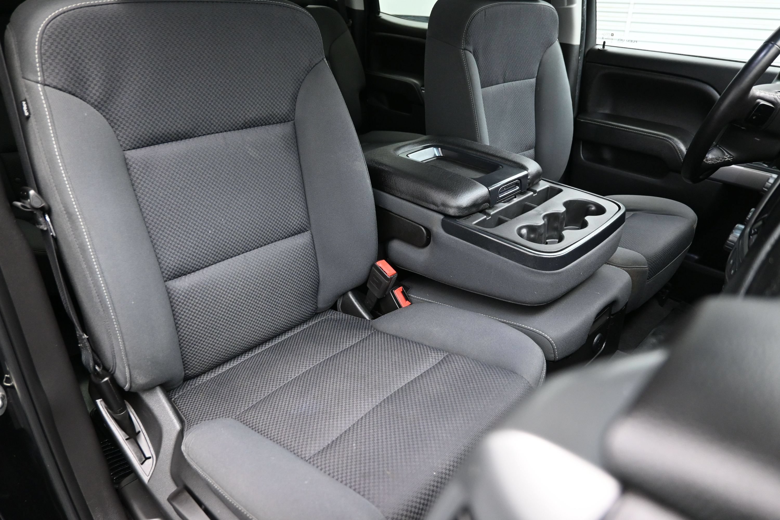 Used 2018 Chevrolet Silverado 1500 LT w/ All Star Edition AWD/4WD image 38