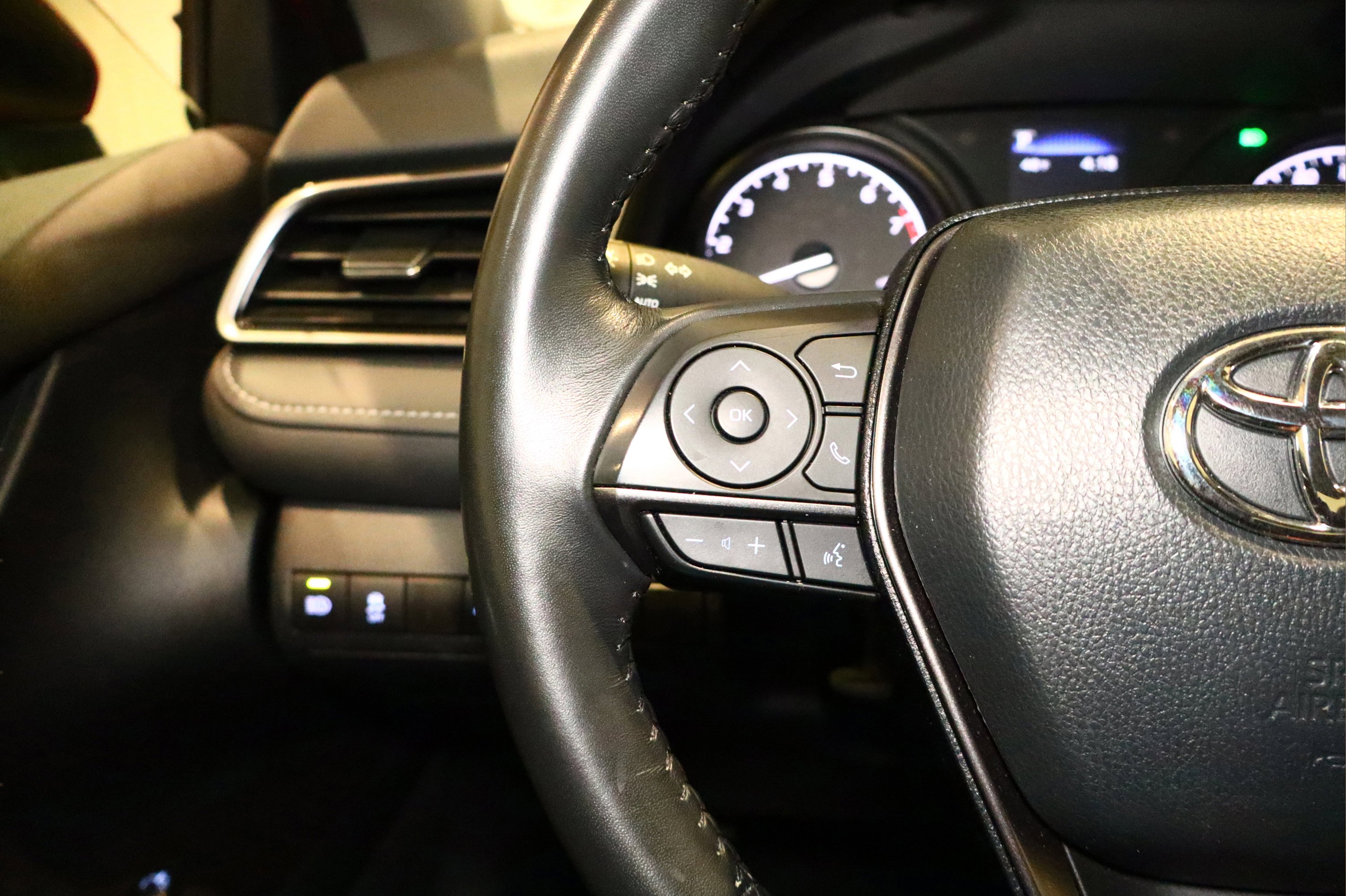 Used 2024 Toyota Camry SE image 11