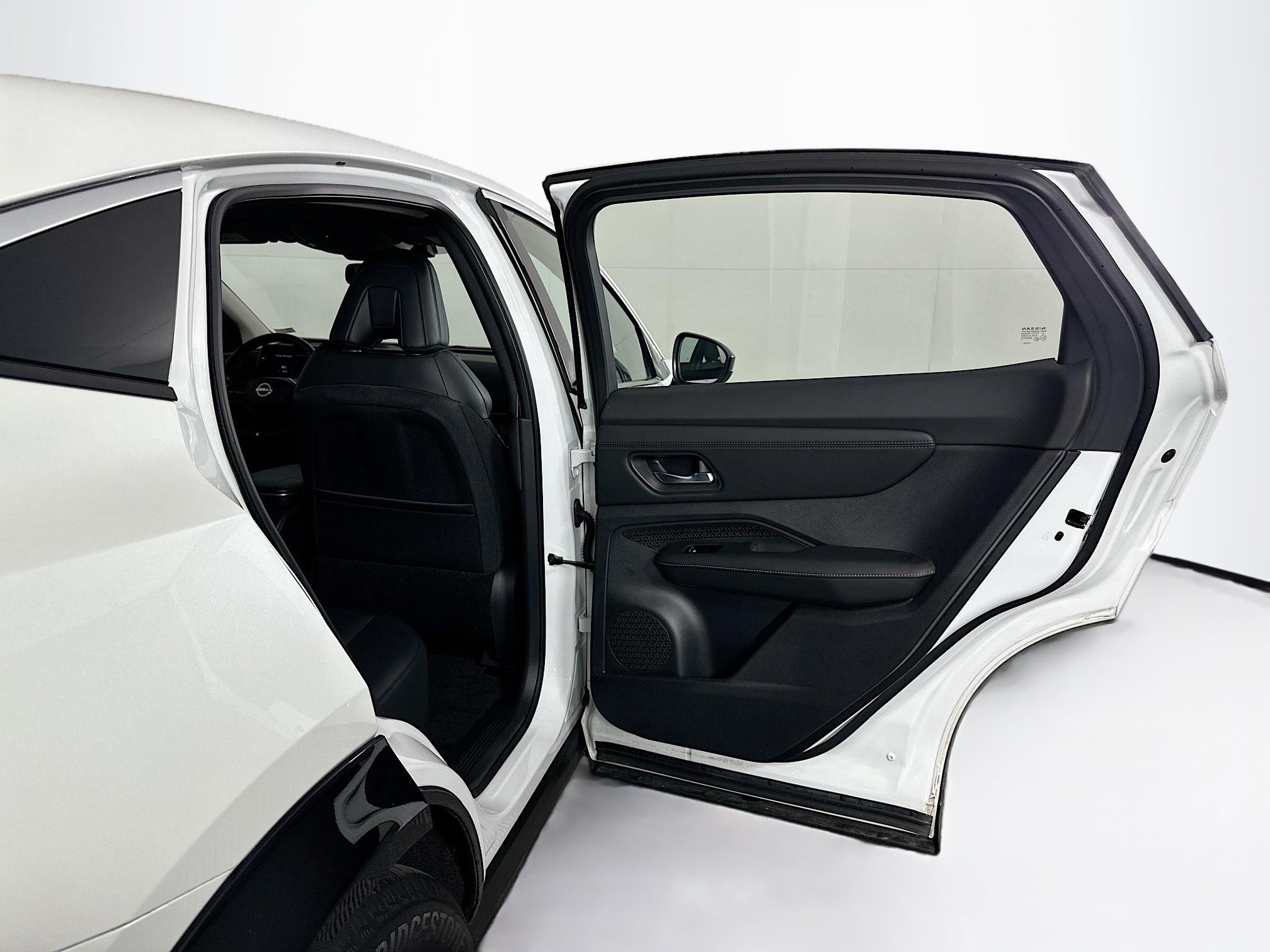 Used 2024 Nissan Ariya FWD image 31