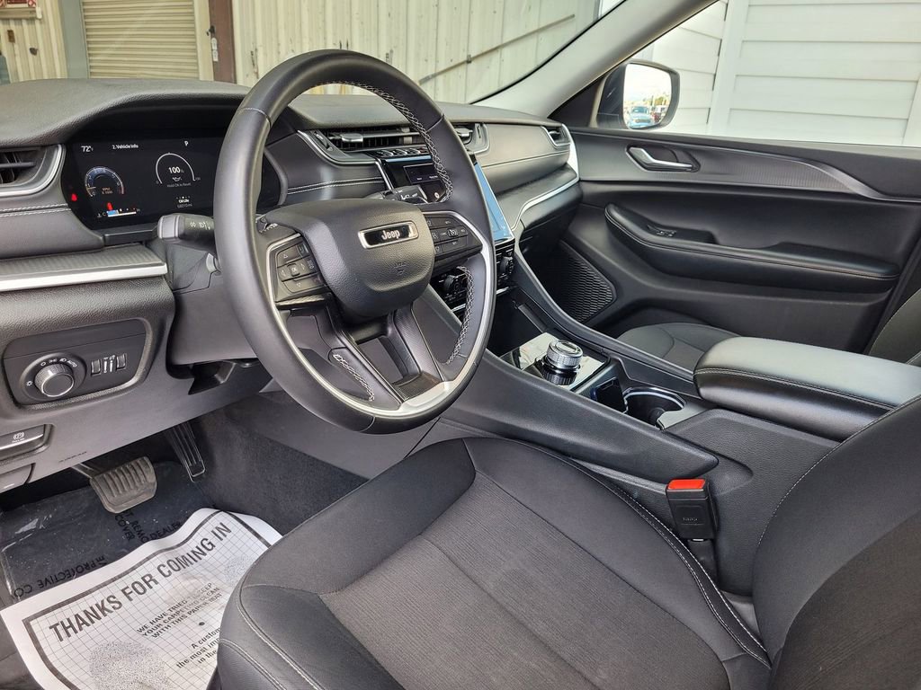 Used 2023 Jeep Grand Cherokee L Laredo AWD/4WD image 10