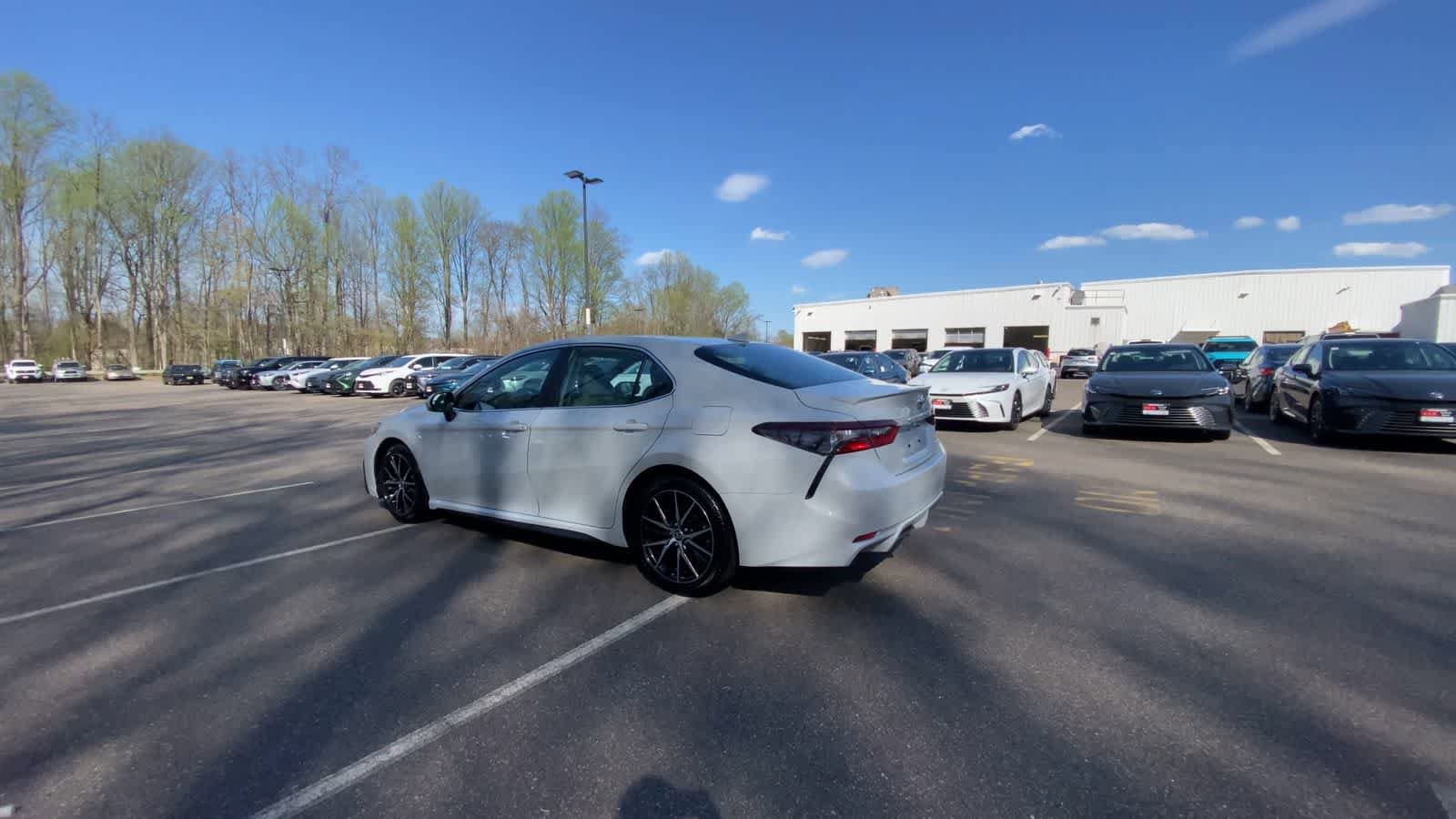 Used 2024 Toyota Camry SE FWD image 6