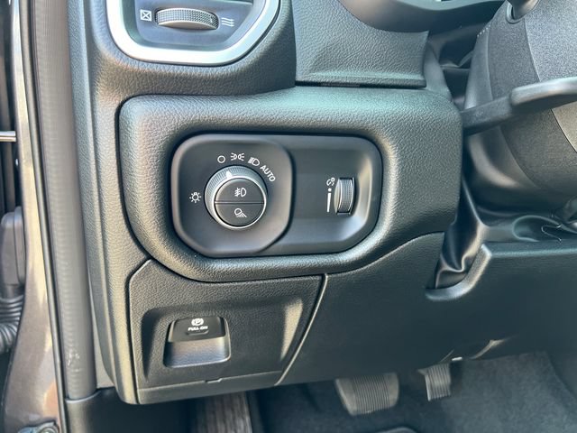 New 2026 RAM 1500 Express AWD/4WD image 12