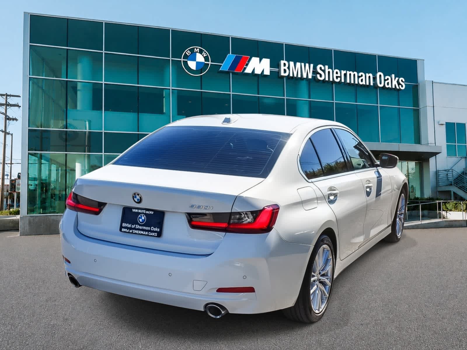 Used 2024 BMW 330i Sedan w/ Premium Package RWD image 4