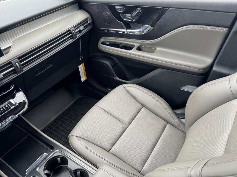 New 2026 Lincoln Corsair Premiere FWD image 11