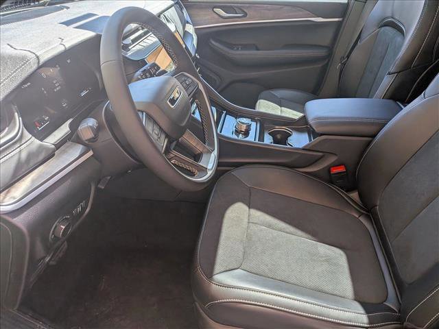 New 2026 Jeep Grand Cherokee Altitude image 4