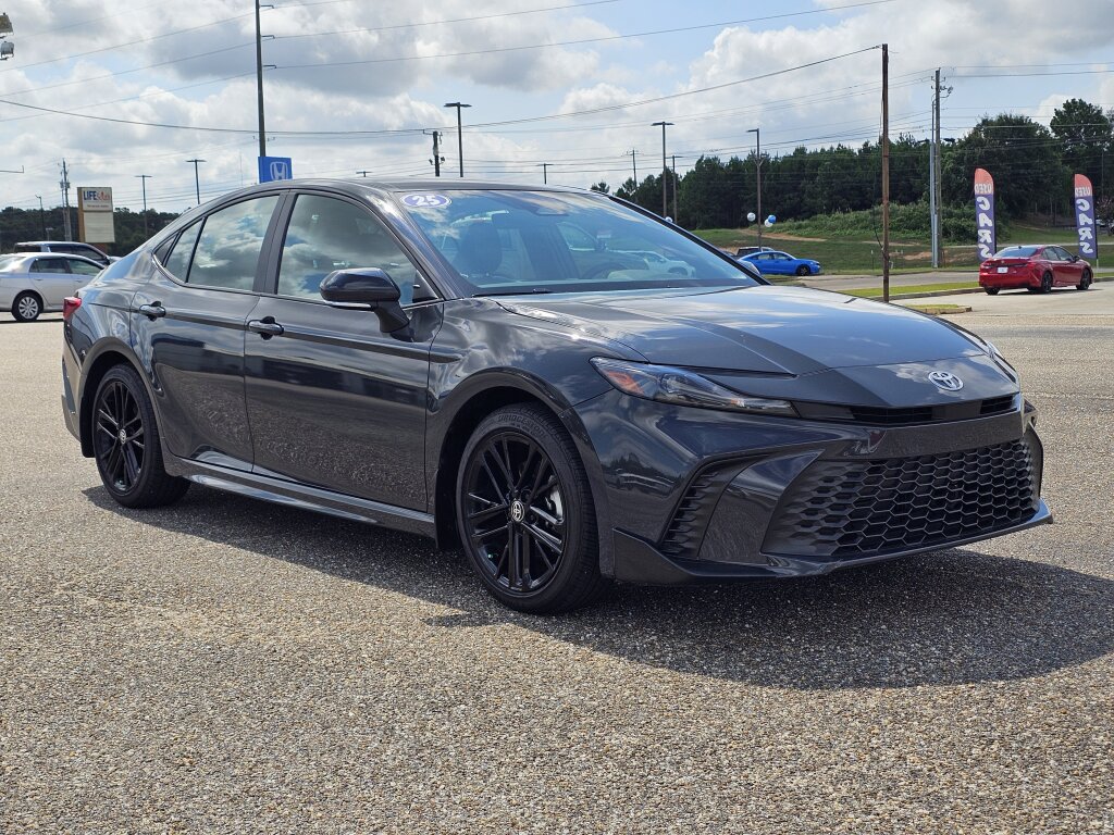 Used 2025 Toyota Camry SE w/ Convenience Package FWD image 5