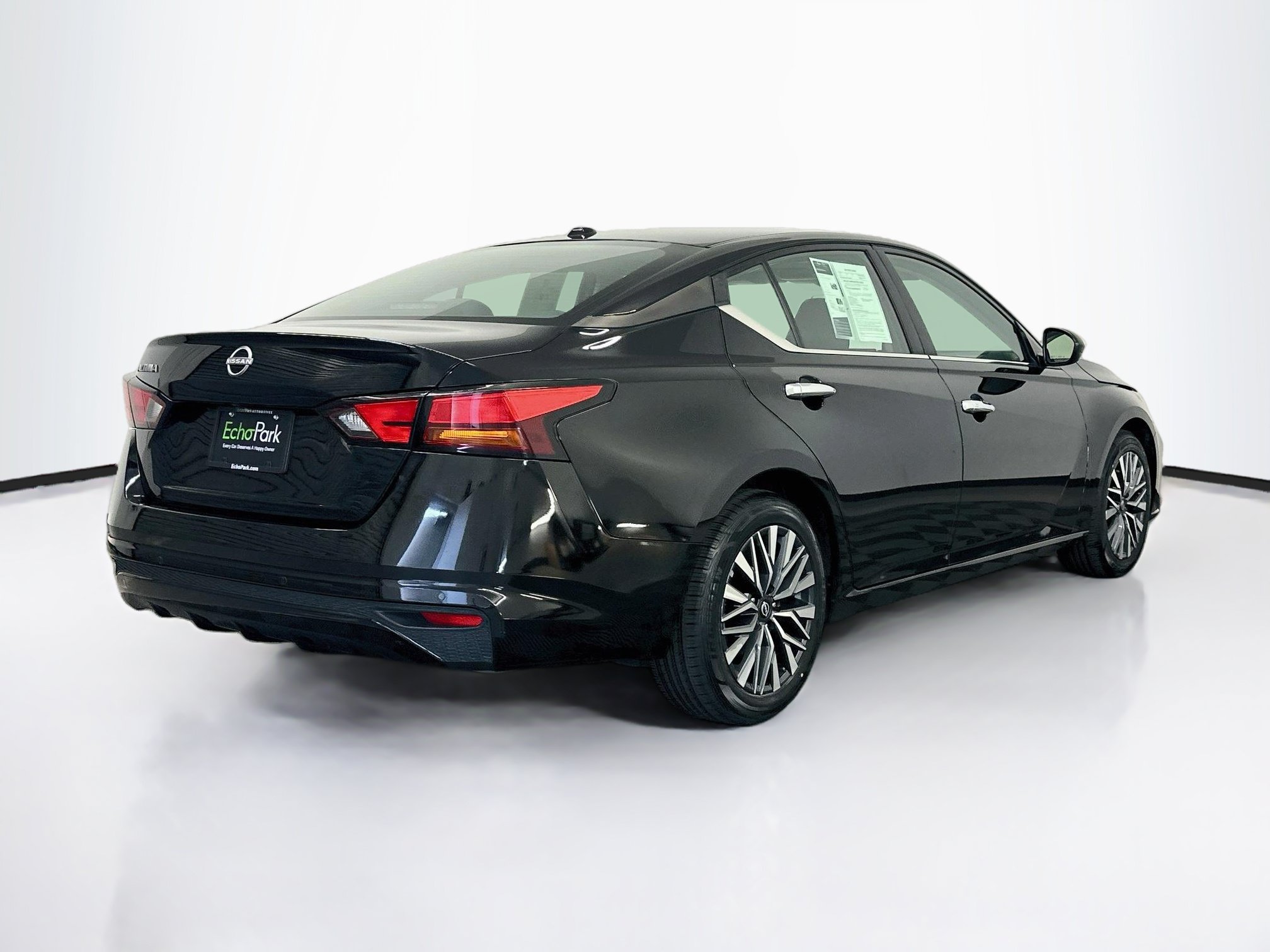 Used 2025 Nissan Altima 2.5 SV FWD image 9