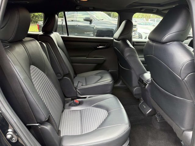 Used 2025 Toyota Highlander XSE AWD/4WD image 20