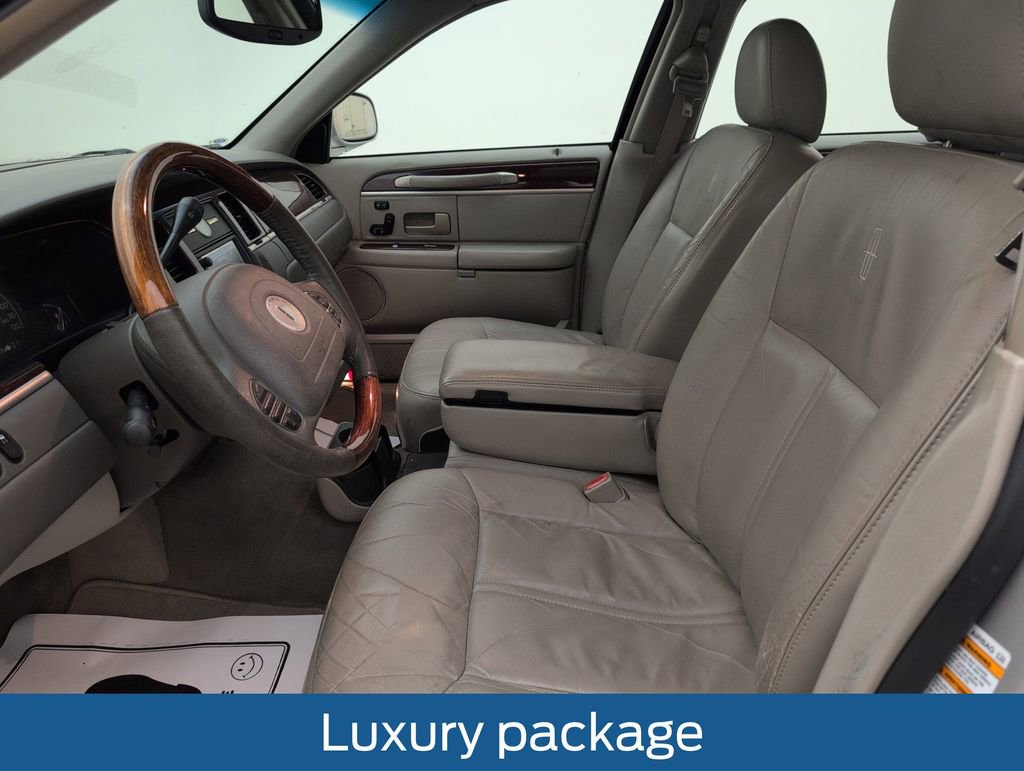Used 2004 Lincoln Town Car Ultimate image 4